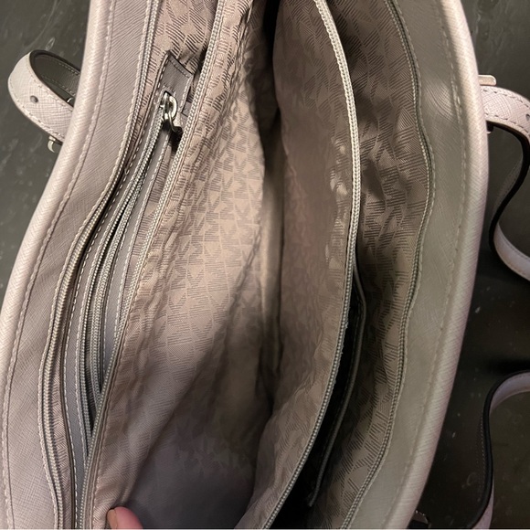 Light Grey Michael Kors Jet Set Tote - Picture 4 of 7